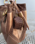 Matriarch Bucket Bag – Krokodilmuster in Roségold und Blush